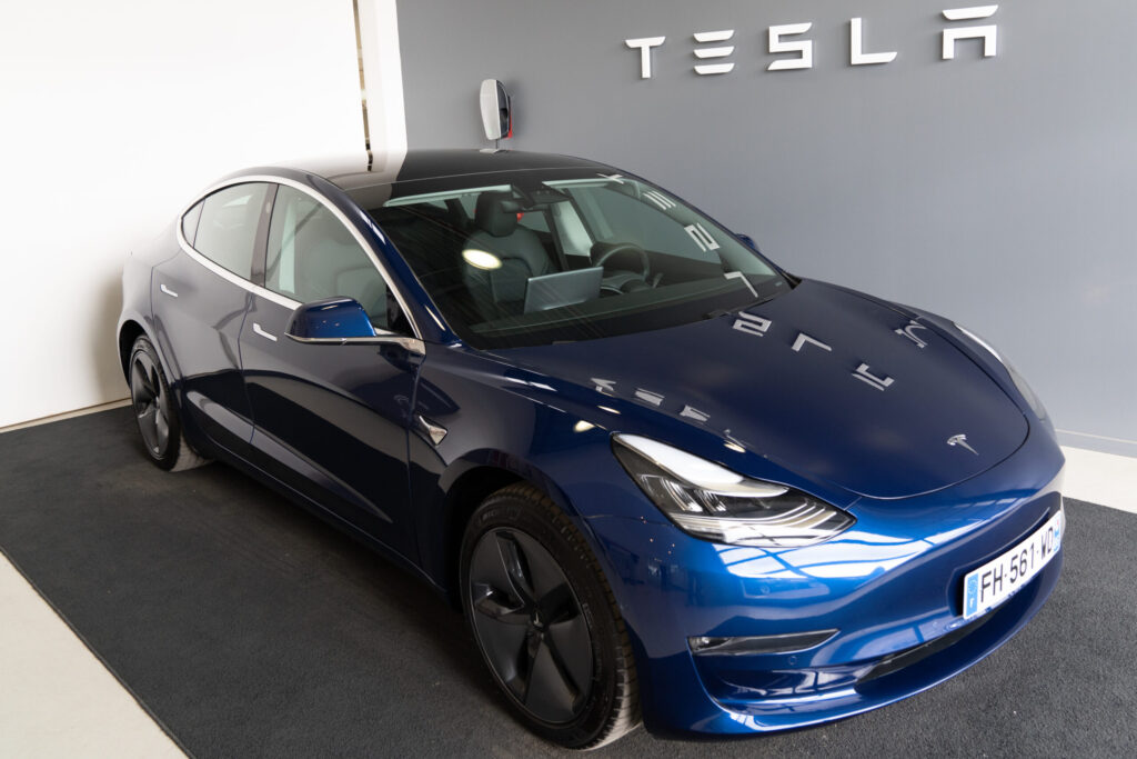 China to Ban ‘Hidden’ Car Door Handles to Address Safety Fears