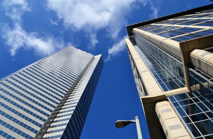 Global property insurance rates fall in Q4 2025 as soft market takes hold: Marsh Risk commercial-property-skyscraper