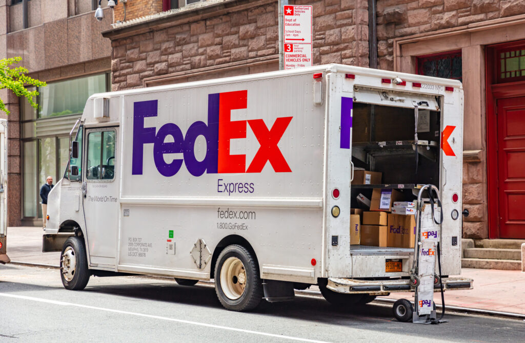 FedEx Customers Sue Company for Tariff Refunds After US Supreme Court Ruling