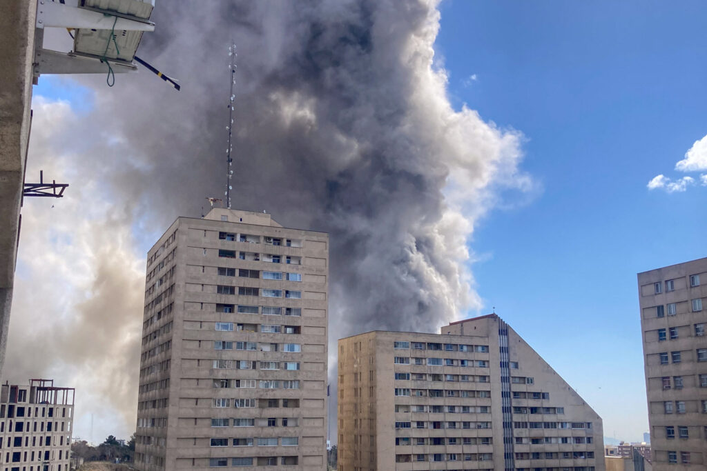 Hedge Funds, Insurers Rush to Gauge Exposure as Iran Spirals Hedge Funds, Insurers Rush to Gauge Exposure as Iran Spirals