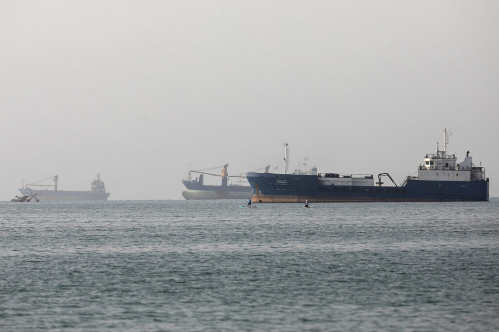 Oman Tells Allies Ships Going Through Hormuz May Have to Pay